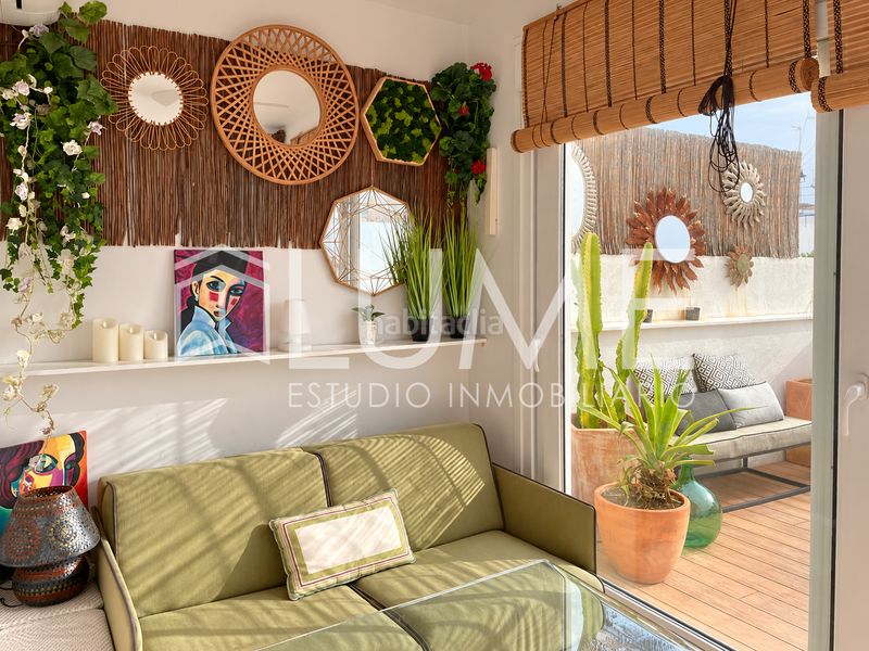 Foto ed8e1cf9-4966-4750-8423-d520b3a1b333. Dachwohnung mit heizung parking pool in La Buhaira Sevilla