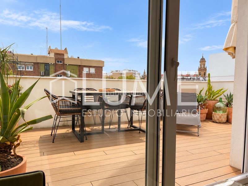Foto fc545911-79cf-45d5-8b62-4cca15ce7ce9. Dachwohnung mit heizung parking pool in La Buhaira Sevilla