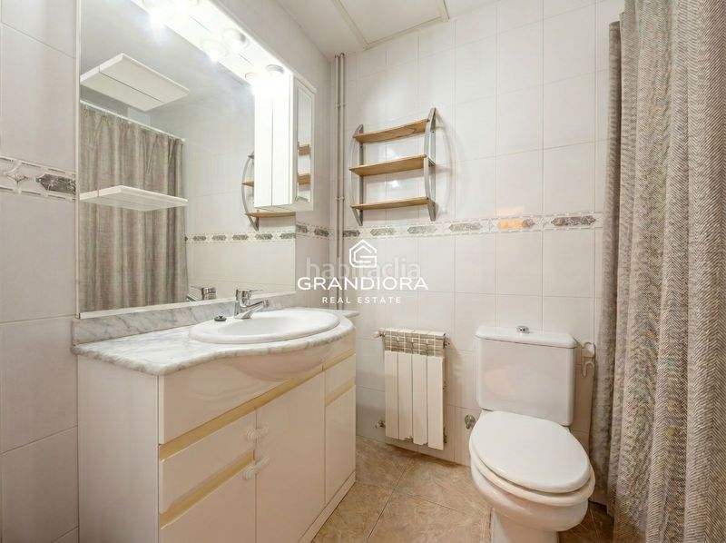 Foto 5bb275cf-4385-4e38-b94b-eed53e16b40f. Casa adossada amb aparcament a Nucli Urbà Argentona