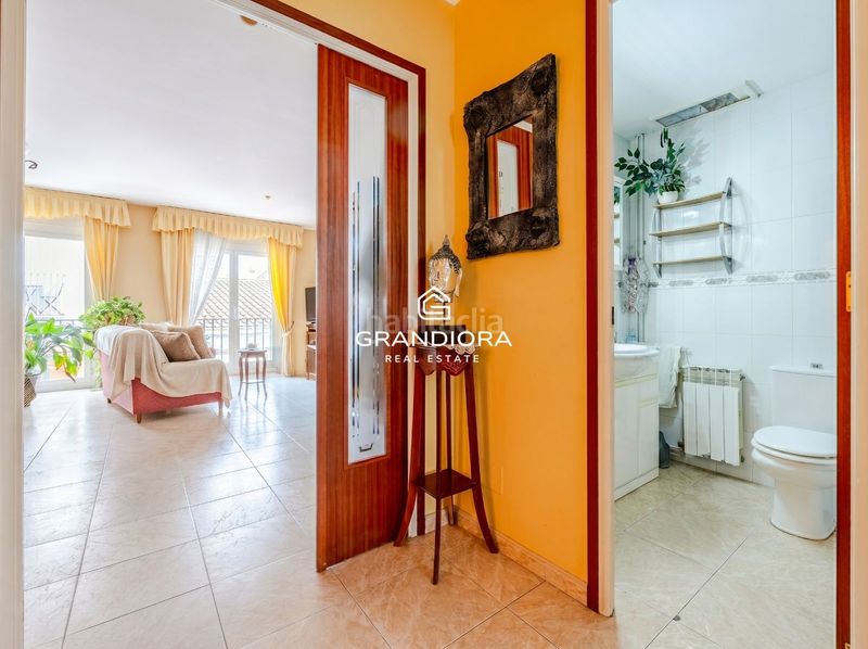 Foto ed96b48a-3023-4b16-8d7c-742d066fcec3. Casa adossada amb aparcament a Nucli Urbà Argentona