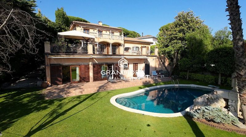 Foto 1d9f4071-90d1-45b3-bbd9-9f67b289c412. Xalet amb aparcament piscina a Caldes d´Estrac