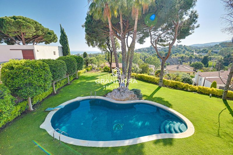 Foto c7849e4d-a082-405c-b24e-f97ffb3a704f. Xalet amb aparcament piscina a Caldes d´Estrac