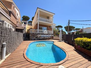 Lloguer Casa  Josep tarradelles. Espectacular propiedad de 423 m modernizada con piscina y vistas