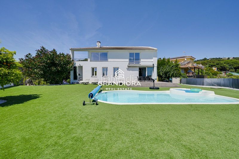 Foto 289b04d2-3882-452b-b541-32b95db99282. Chalet avec parking piscine dans Santa Susanna