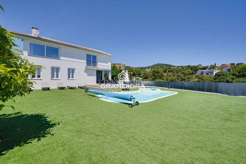 Foto c0470164-66cd-457c-b10b-86810f7bd12b. Chalet avec parking piscine dans Santa Susanna