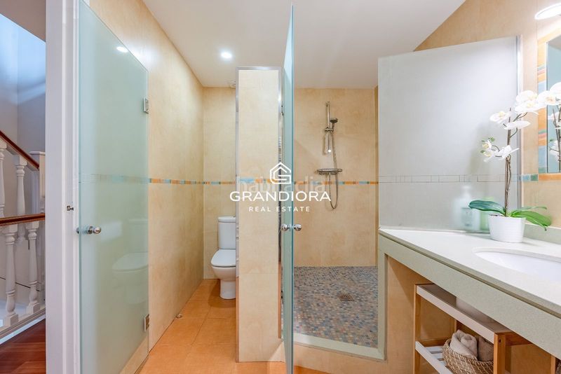 Foto bfb0b800-abab-4781-a314-c6813248302c. Casa adossada amb aparcament a Centre Masnou (El)