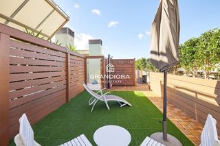 Àtic  Balboa. Ático con solarium privado a pasos del mar y el port vell