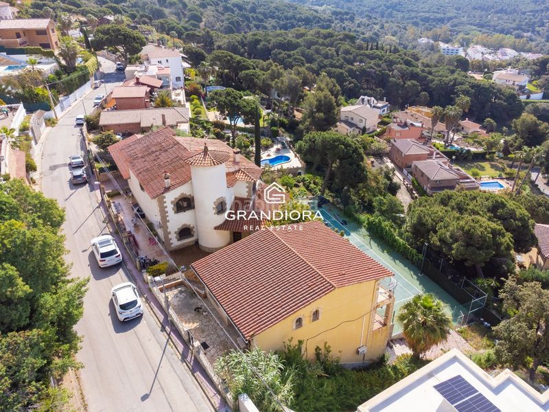 Foto 2cf7ca6b-a607-4653-9b54-f0f3b0690dd2. Xalet amb aparcament piscina a Roca Grossa Lloret de Mar