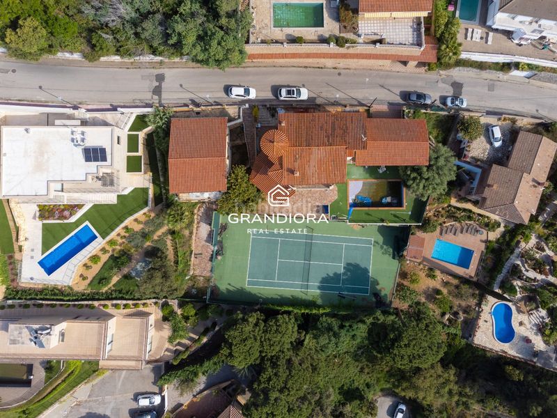 Foto 5a75acff-b274-4257-8c13-ab6dd4f4fd34. Xalet amb aparcament piscina a Roca Grossa Lloret de Mar