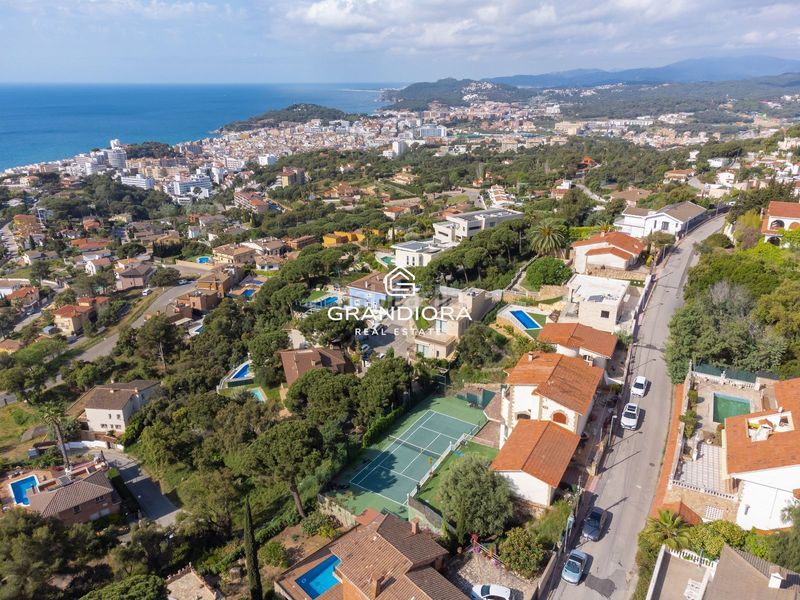 Foto 7527038a-4325-43e5-98bc-6277cb5c83d4. Xalet amb aparcament piscina a Roca Grossa Lloret de Mar