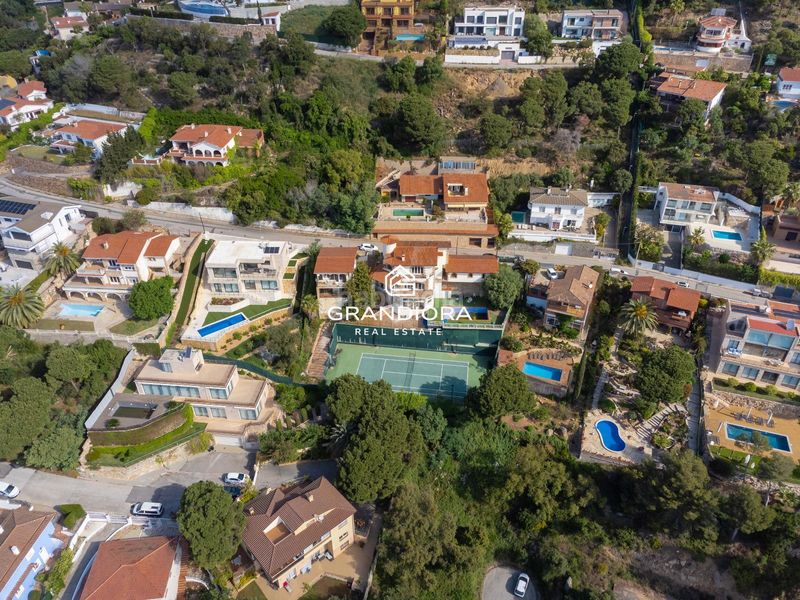 Foto 99350874-386b-4014-9b52-aa7dc3f98ed0. Xalet amb aparcament piscina a Roca Grossa Lloret de Mar