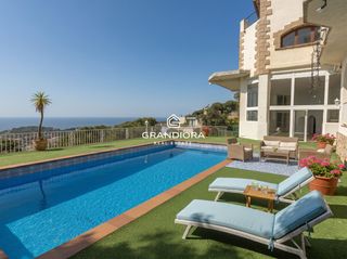 Chalet  Dr.fleming. Residencia de alto valor patrimonial con vistas al mar en lloret