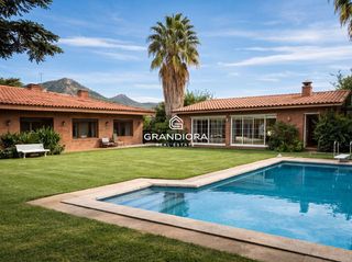 Xalet  Llevant. Casa independiente con piscina en el centro de vilassar de mar