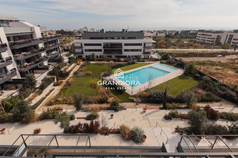 Foto 34600889-8080-4388-9e1b-6ebfee7b53b8. Àtic amb aparcament piscina a Can Pei Sitges