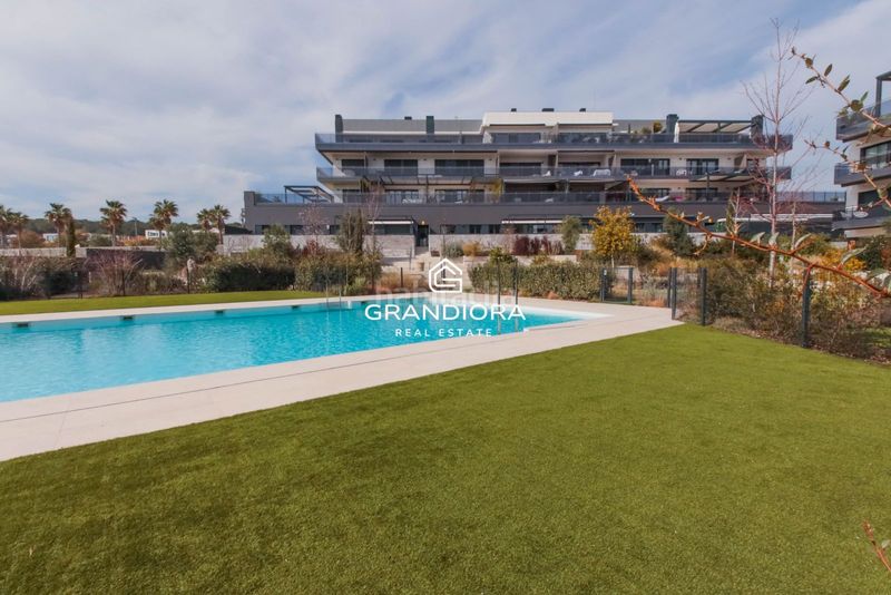 Foto cbe53ac5-35b0-4ec5-9706-5f75fbe622e3. Àtic amb aparcament piscina a Can Pei Sitges