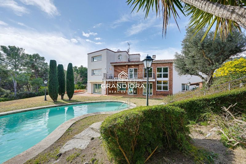 Foto 081c7e30-265a-423d-b769-fbbaf269e037. Xalet amb aparcament piscina a Premià de Dalt
