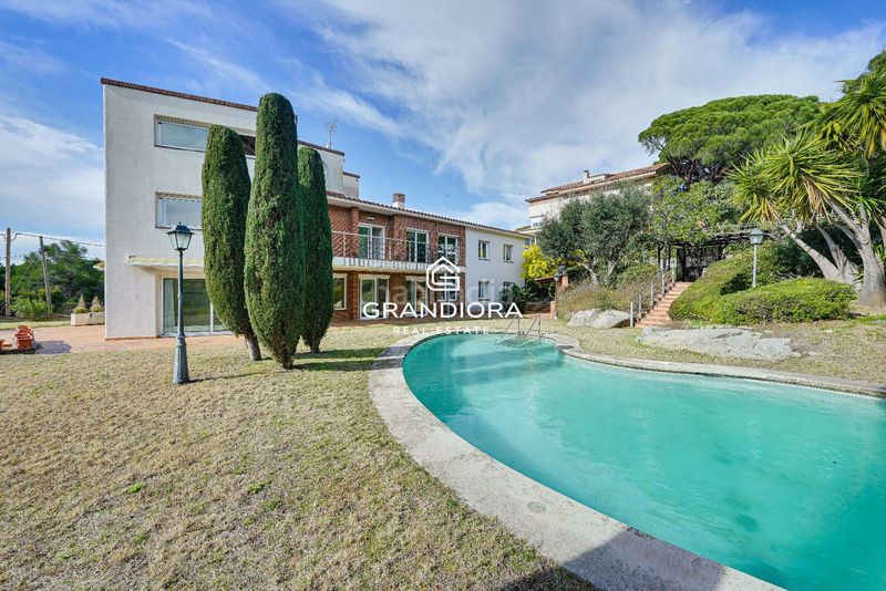 Foto e9fc7815-4346-4618-9906-00eb57f49fc5. Xalet amb aparcament piscina a Premià de Dalt