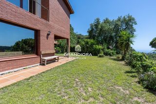Casa  Montnegre. Exclusiva casa con jardín y amplias terrazas en arenys de munt