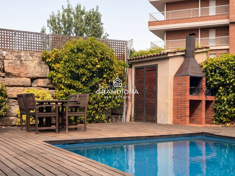 Foto bc75dc7e-7769-4d7e-9ac2-46f9fb3d8796. Xalet amb calefacció aparcament piscina a Poble Nou Manresa
