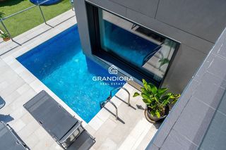 Rent Chalet  Calle de la tramuntana. Espectacular villa de diseño con piscina en esplugues de llobreg