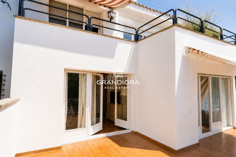 Foto c60ef698-e66f-45a5-85fd-f295477e8034. Xalet amb piscina a Urbanitzacions Mataró