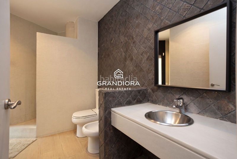 Foto cb98fa1b-791f-4f40-bf70-4d376eb92ae4. Affitto chalet con piscina in Alella