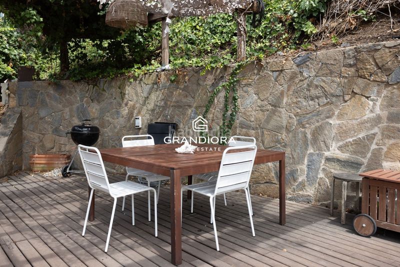 Foto cc098a43-c7e6-4179-9453-10b063d9b496. Affitto chalet con piscina in Alella