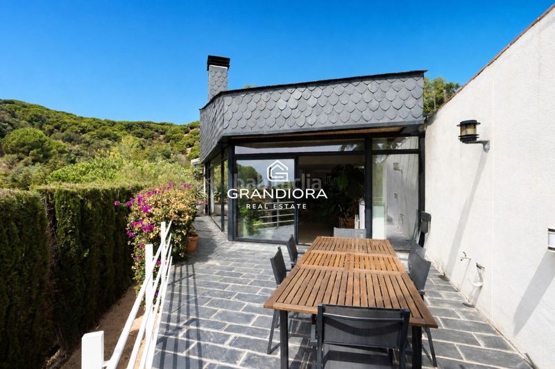 Foto f6bbf878-53d4-4977-90e7-f9e3398d6275. Affitto chalet con piscina in Alella