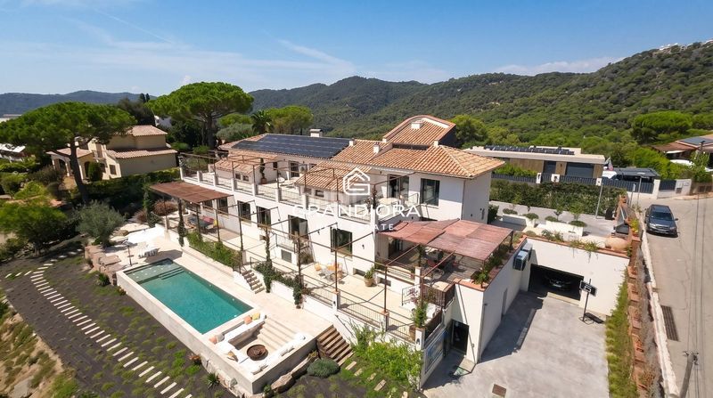 Foto e5ebb9c7-98c2-46c8-afb5-97b39ca30fd8. Location chalet avec chauffage parking piscine dans Cabrils