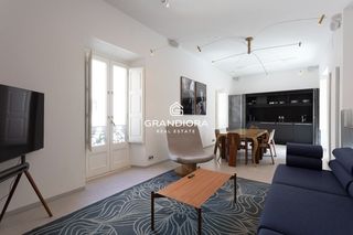 Location Duplex  Plaça de sant just. Dúplex tipo loft de 140 m con patio privado, barrio gótico