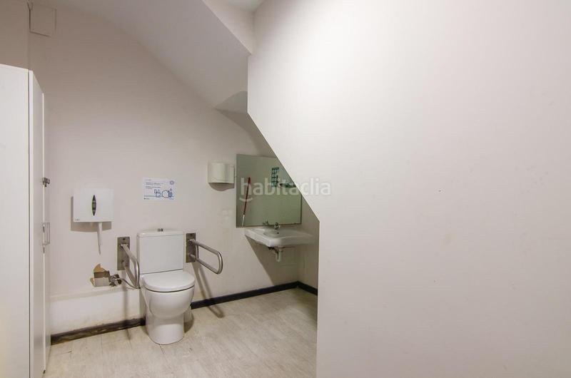 Foto bc83d6e7-5e0a-4070-baf4-7081b0392531. Rent business premise in La Bordeta Barcelona
