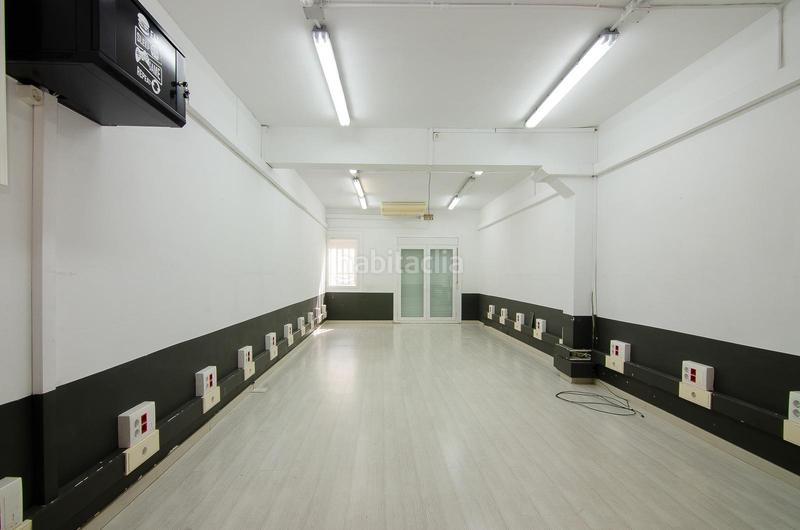 Foto d91d7e0f-cf07-4c39-ac11-9f2c1e39bff9. Rent business premise in La Bordeta Barcelona