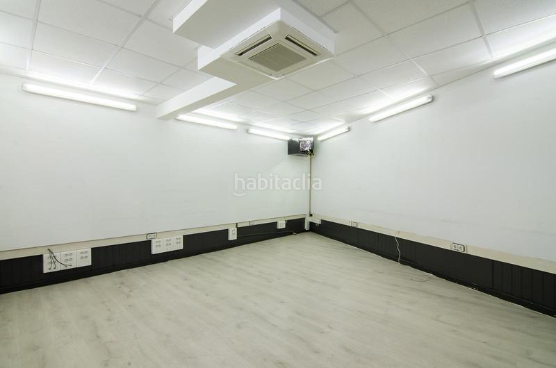 Foto f110ba27-cdf1-400f-918b-969c1e97091e. Rent business premise in La Bordeta Barcelona