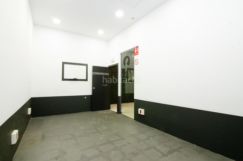 Foto d68100b1-520a-430e-875d-1991b2af7aaa. Alquiler local comercial en La Bordeta Barcelona