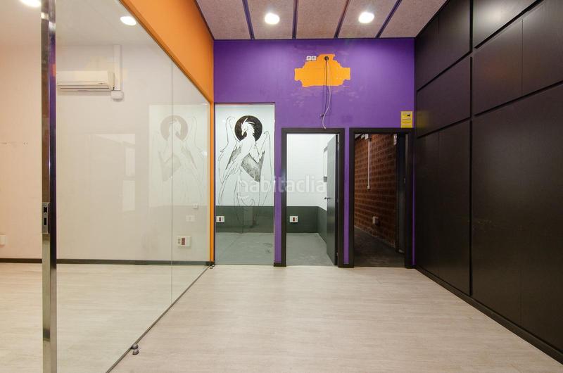 Foto f8bcd9e4-f955-4aac-a1d3-be4a92810100. Alquiler local comercial en La Bordeta Barcelona