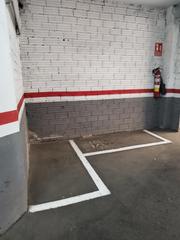 Aparcament cotxe a Calle torre d'en damians 38. 2 plazas de parking de moto en calle torre den damians 38
