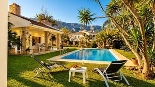 Xalet a Jacint 12. Villa alvoria