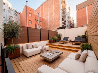 Etagenwohnung  Carrer del consell de cent. Hermoso piso con terraza en venta en calle del consell de cent