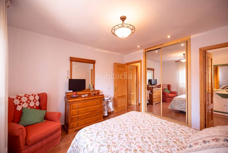 Foto 08a279d5-2967-4892-81dc-605f6f2edb5b. Casa aparellada amb xemeneia calefacció a Alpedrete
