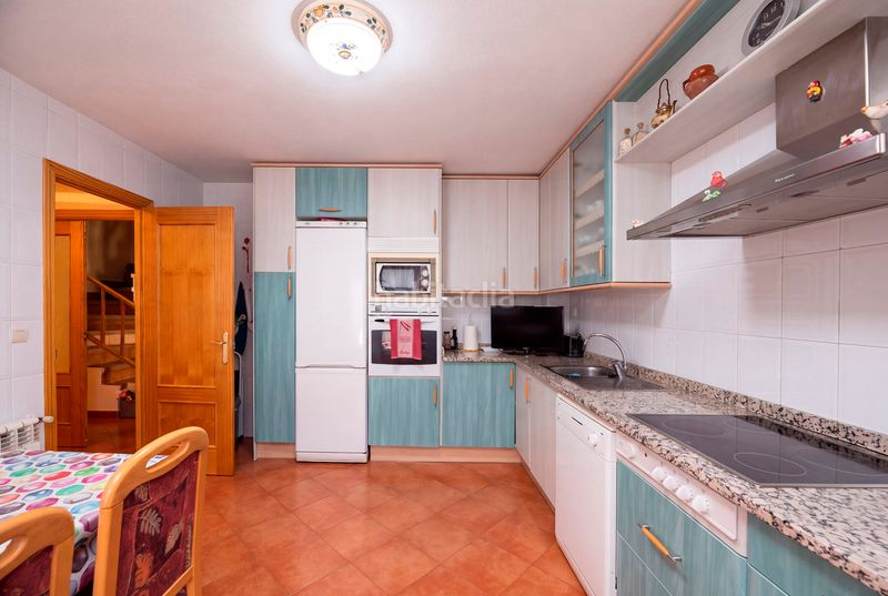 Foto 5df3258d-6185-4775-b081-ae907c796207. Casa aparellada amb xemeneia calefacció a Alpedrete