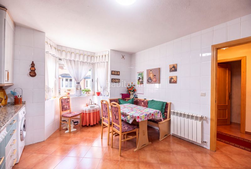 Foto af758e73-7800-4109-93f8-9459bafb8c45. Casa aparellada amb xemeneia calefacció a Alpedrete