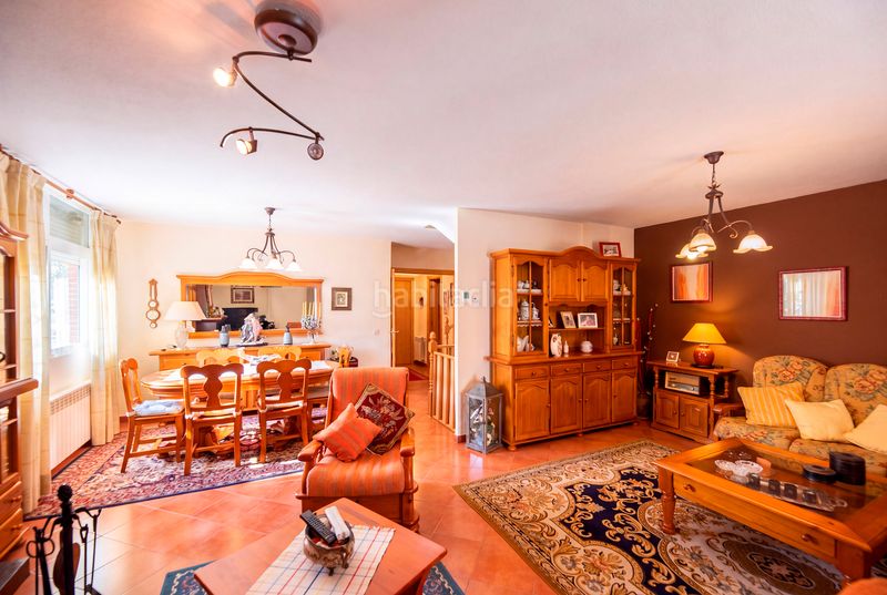 Foto cb500c8c-8310-4776-85f2-d9f908d3c949. Casa aparellada amb xemeneia calefacció a Alpedrete