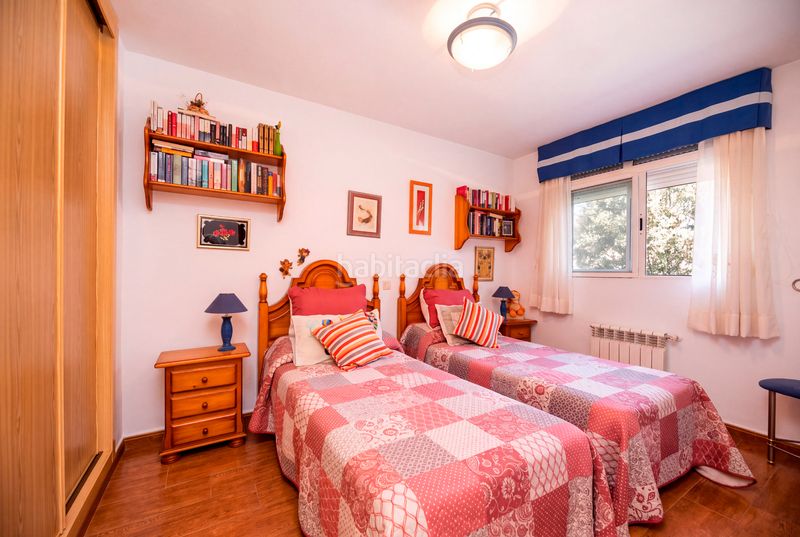 Foto fe28447e-6d28-4037-a50c-341bfae2b83a. Casa aparellada amb xemeneia calefacció a Alpedrete