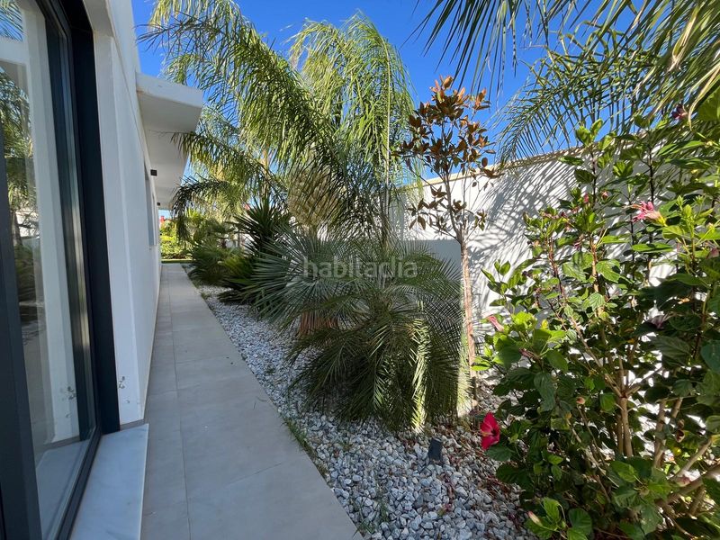 Foto 723ce4fc-21e7-4884-8748-e8501f495ff3. Casa amb aparcament piscina a Palomares del Río