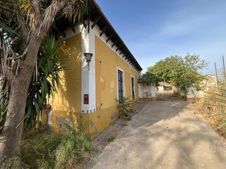 Xalet  Avenida de la libertad. Chalet con piscina en dos hermanas
