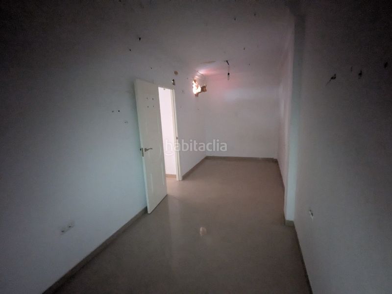 Foto ad8fbe0d-2c31-40aa-a29e-de093d8886fc. Casa aparellada a Palmete Sevilla