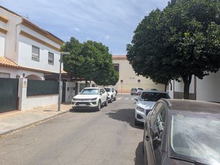 Casa adossada  Calle constantino ponce de la fuente. Adosado en avd de las ciencias, sevilla este