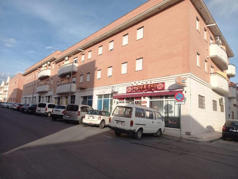 Foto dffe68a8-9d0a-4f9a-b56e-5b0f89d2b978. Local comercial a Coria del Río