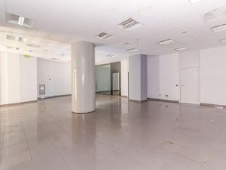 Business premise in Avenida de las Ollerías 38