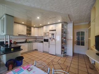 Casa aparellada a Poble - Casc Antic. Casa en zona muy tranquila
